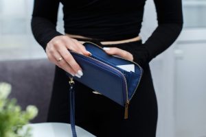 新しい財布をおろす日は？2023年ゲッターズ飯田の風水にお勧めは緑の財布