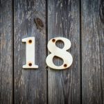 シウマ数字18の待ち受け!18の待ち受け効果と無料画像もご紹介!